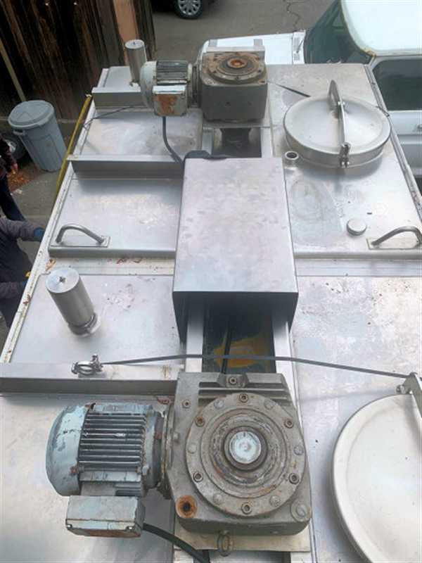 Three Compartment 5' W X 5' L, 3000 Gallon With Top Entry Agitators)